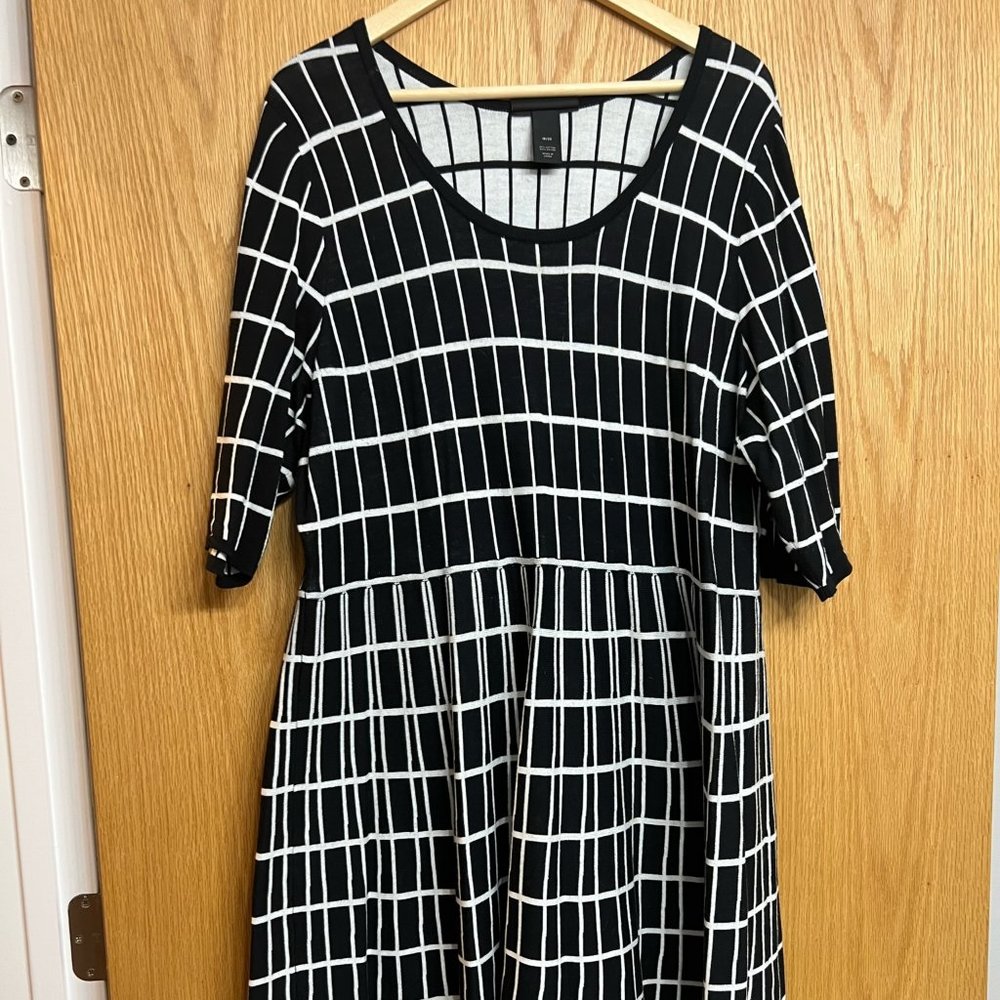 Lane Bryant 3/4 Sleeve Scoop Neck Black/White Sweater Dress - Size 18/20 - Picture 2 of 6
